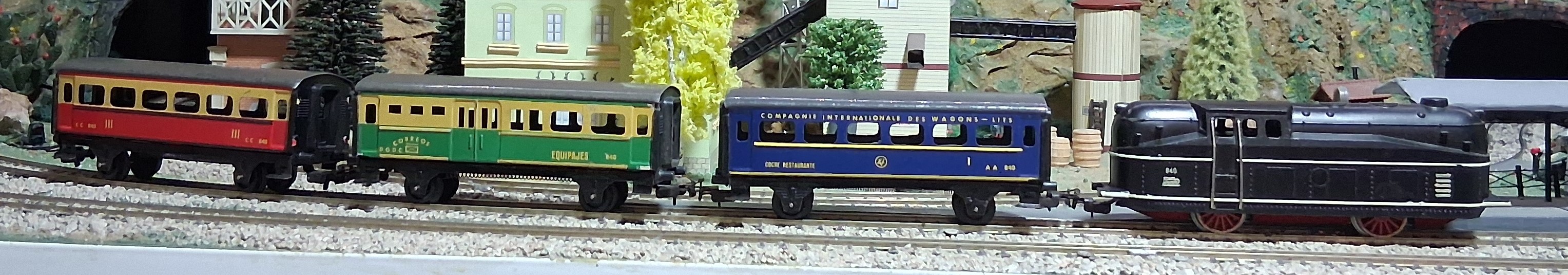 Plano general de la composición del tren con coches de pasajeros